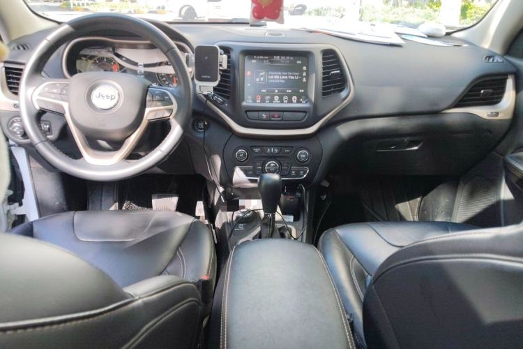 Used Jeep Cherokee 2016 2.4L Professional Smart Version Center Console