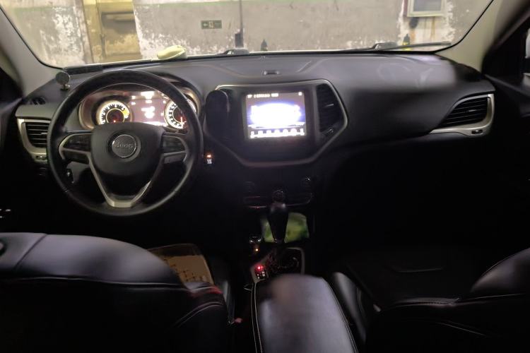 Used Jeep Cherokee 2016 2.4L Professional Smart Version Center Console