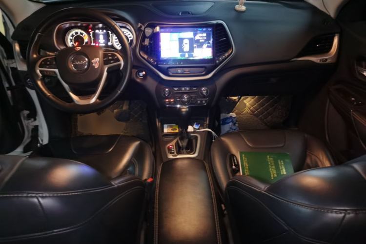 Used Jeep Cherokee 2016 2.4L Leading Edition Center Console