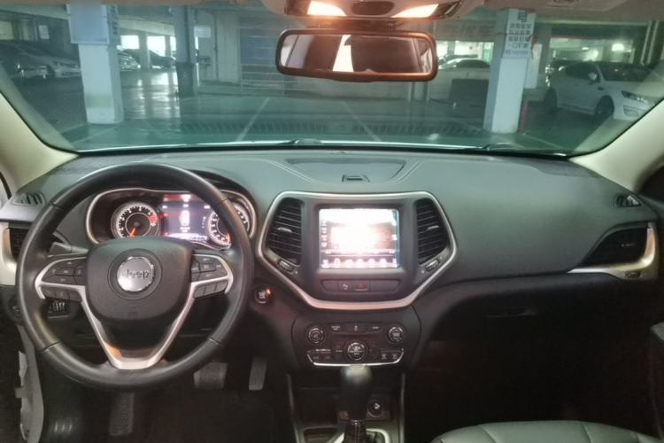 Used Jeep Cherokee 2016 2.0L Superior Edition Center Console