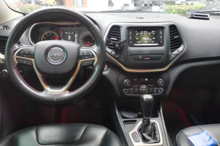 Used Jeep Cherokee 2016 2.4L Leading Edition Center Console