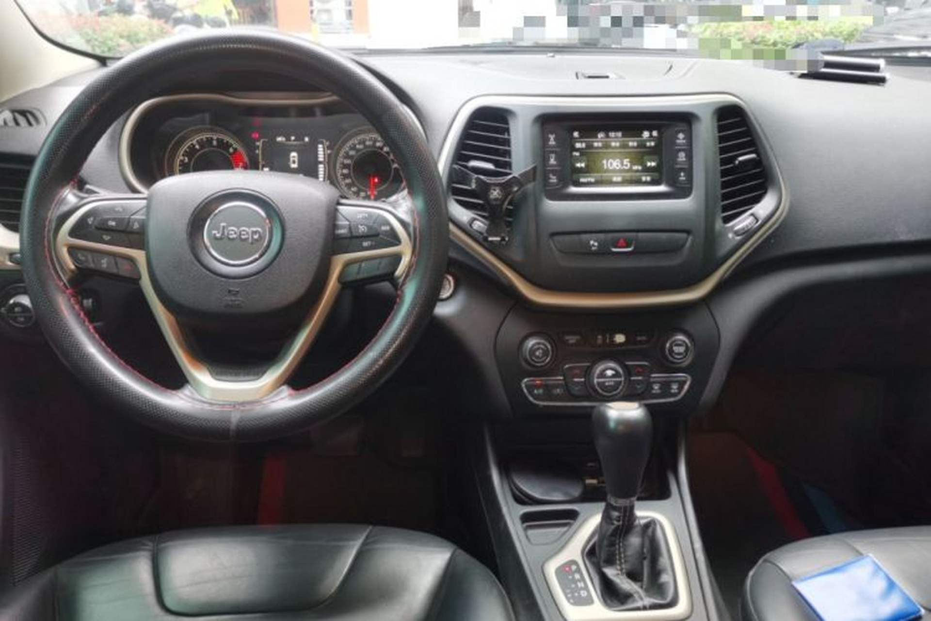 Used Jeep Cherokee 2016 2.4L Leading Edition Center Console