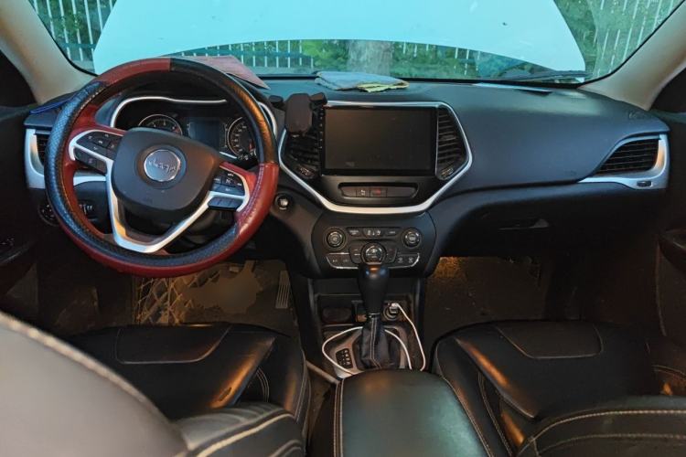 Used Jeep Cherokee 2016 2.4L Leading Edition Center Console