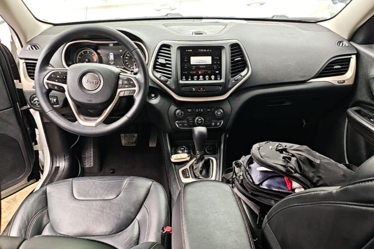 Used Jeep Cherokee 2016 2.4L Professional Smart Version Center Console