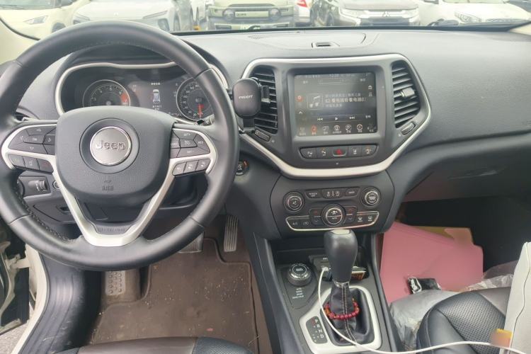 Used Jeep Cherokee 2016 2.4L All-in-One Edition Center Console