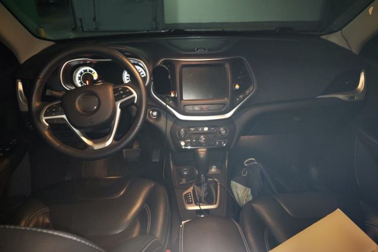 Used Jeep Cherokee 2016 2.4L Professional Smart Version Center Console