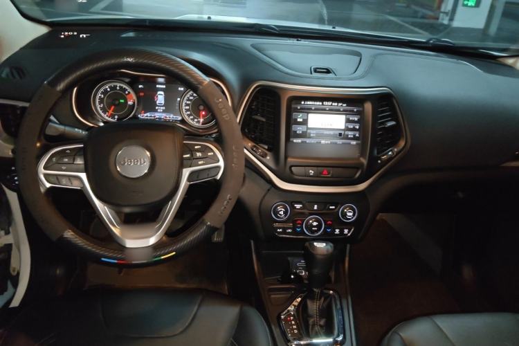 Used Jeep Cherokee 2016 2.0L Superior Edition Center Console