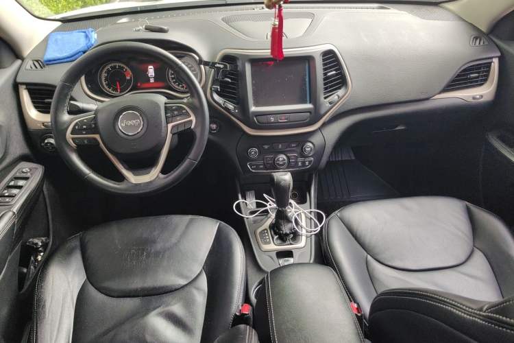 Used Jeep Cherokee 2016 2.0L Smart Version Center Console