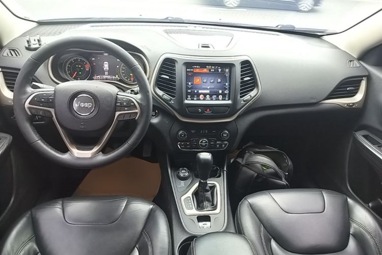 Used Jeep Cherokee 2016 2.4L Professional Smart Version Center Console