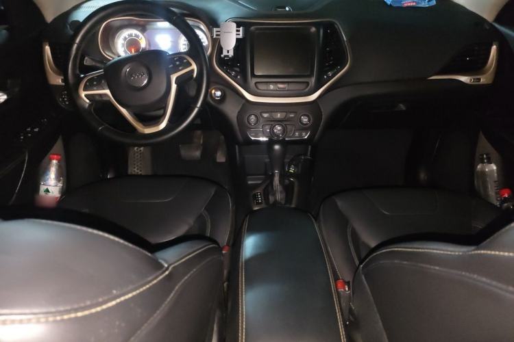 Used Jeep Cherokee 2016 2.0L Superior Edition Center Console
