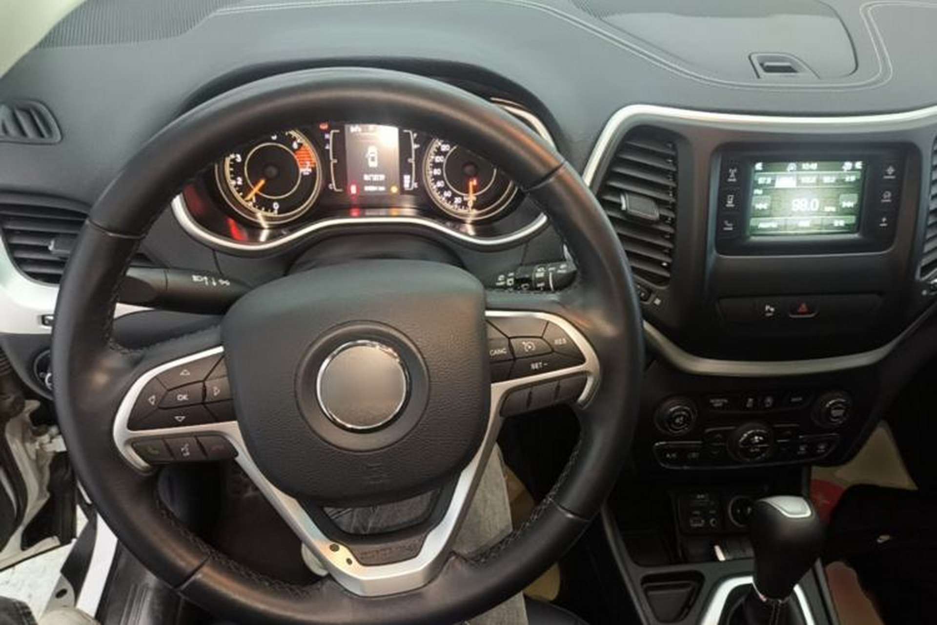 Used Jeep Cherokee 2016 2.4L Leading Edition Center Console