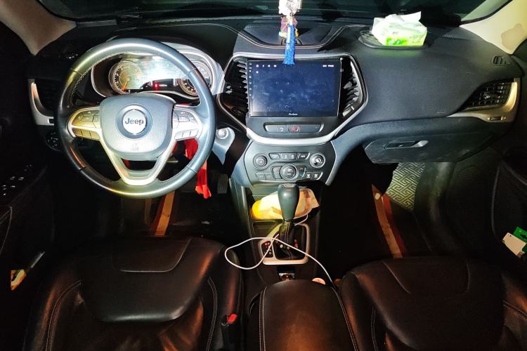 Used Jeep Cherokee 2016 2.4L Leading Edition Center Console