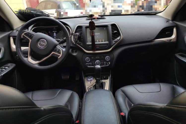 Used Jeep Cherokee 2016 2.4L Professional Smart Version Center Console