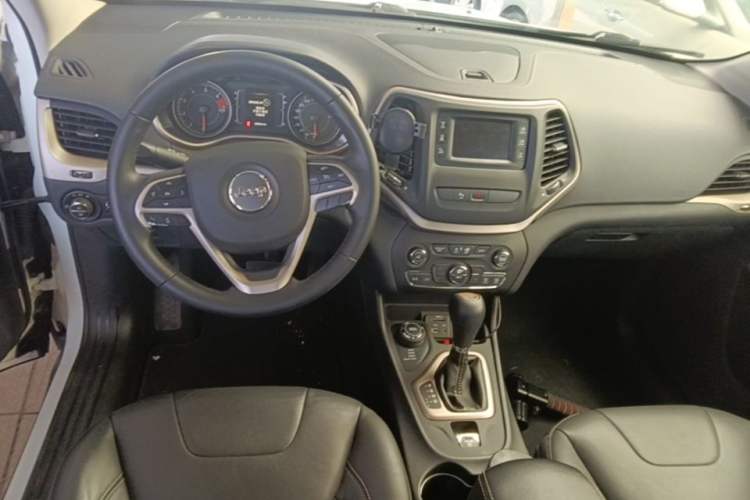 Used Jeep Cherokee 2016 2.4L Professional Edition Center Console