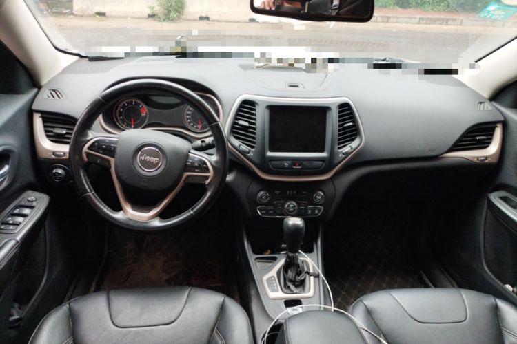 Used Jeep Cherokee 2016 2.0L Superior Edition Center Console