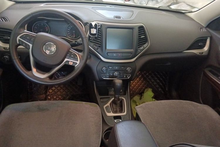 Used Jeep Cherokee 2016 2.0L Superior Edition Center Console