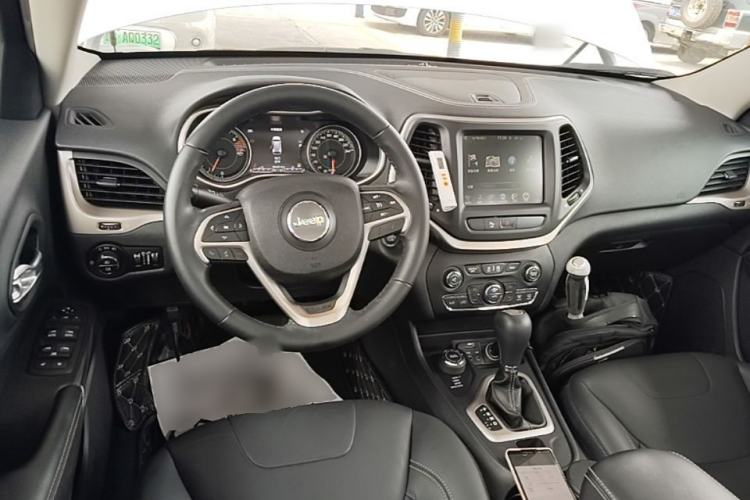 Used Jeep Cherokee 2016 2.4L Professional Smart Version Center Console