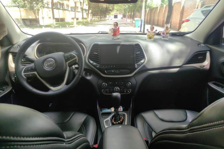 Used Jeep Cherokee 2016 2.0L Leading Edition Center Console