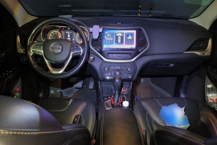 Used Jeep Cherokee 2016 2.4L Leading Edition Center Console