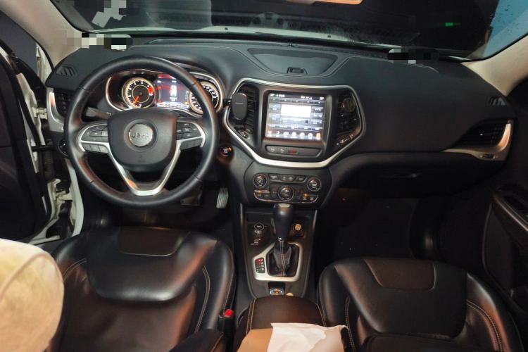 Used Jeep Cherokee 2016 2.4L Superior Edition Center Console