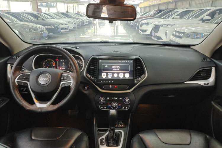 Used Jeep Cherokee 2016 2.4L Leading Edition Center Console