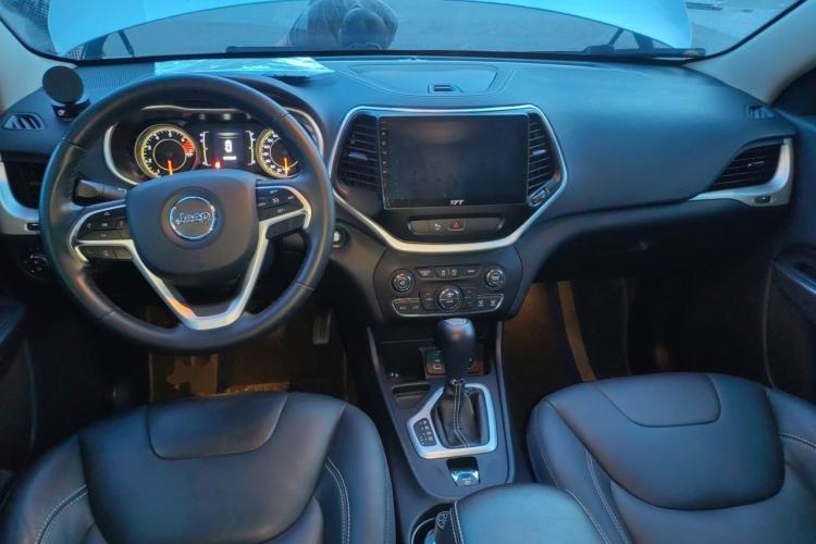 Used Jeep Cherokee 2016 2.4L Leading Edition Center Console