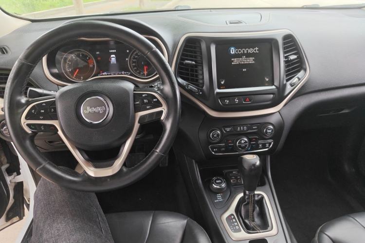 Used Jeep Cherokee 2016 2.4L Superior Edition Center Console