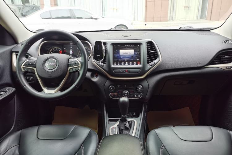 Used Jeep Cherokee 2016 2.0L Superior Edition Center Console