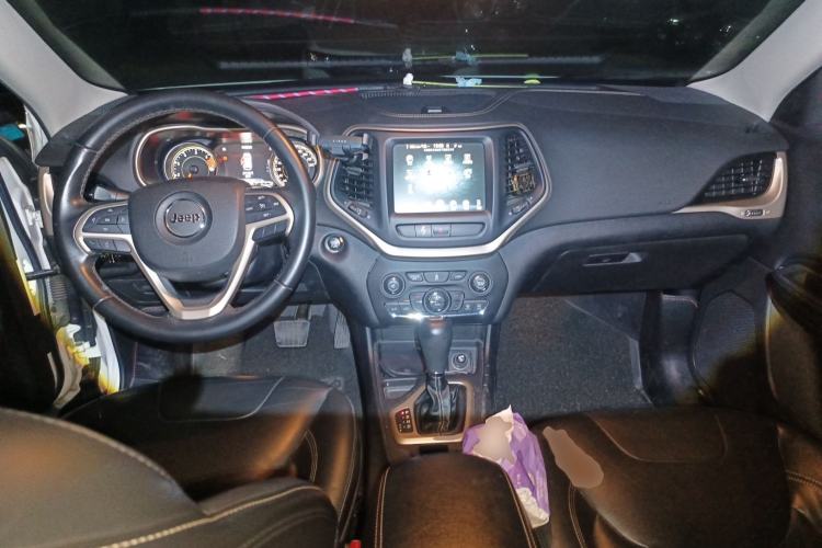 Used Jeep Cherokee 2016 2.0L Superior Edition Center Console