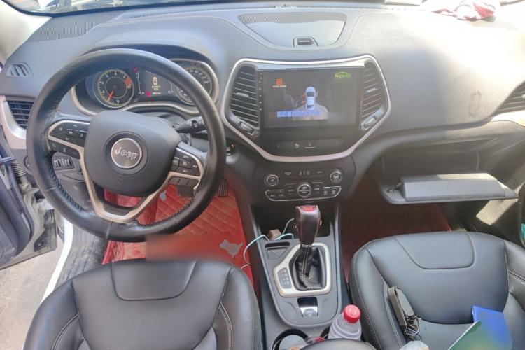 Used Jeep Cherokee 2016 2.4L Leading Edition Center Console