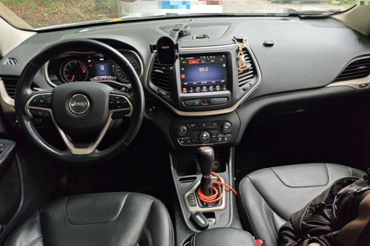 Used Jeep Cherokee 2016 2.0L Superior Edition Center Console