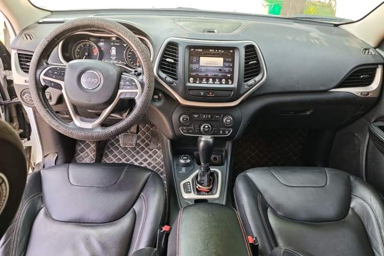 Used Jeep Cherokee 2016 2.4L 75th Anniversary Edition Center Console
