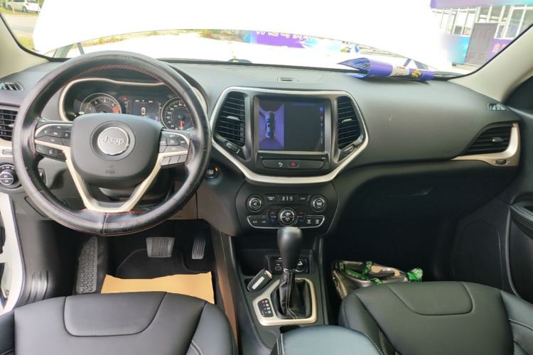 Used Jeep Cherokee 2016 2.4L Leading Edition Center Console