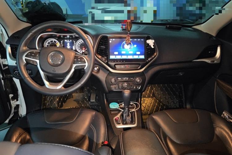 Used Jeep Cherokee 2016 2.4L Leading Edition Center Console