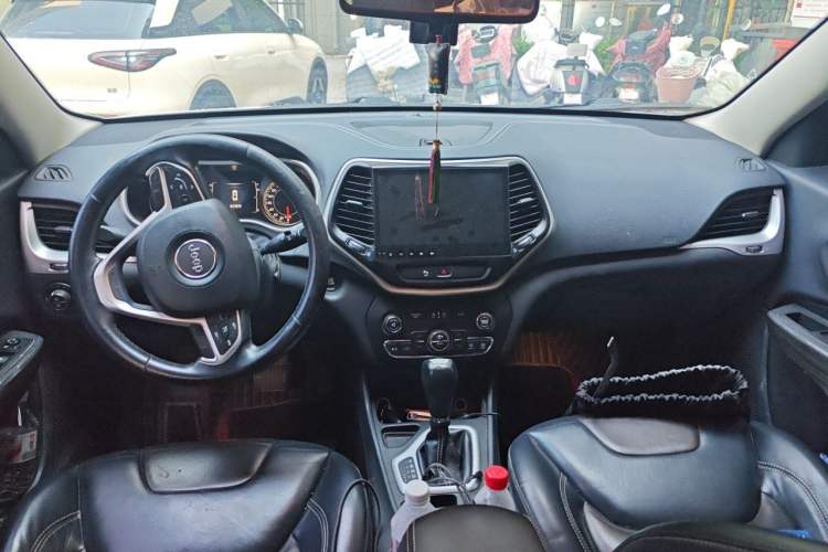 Used Jeep Cherokee 2016 2.4L Leading Edition Center Console