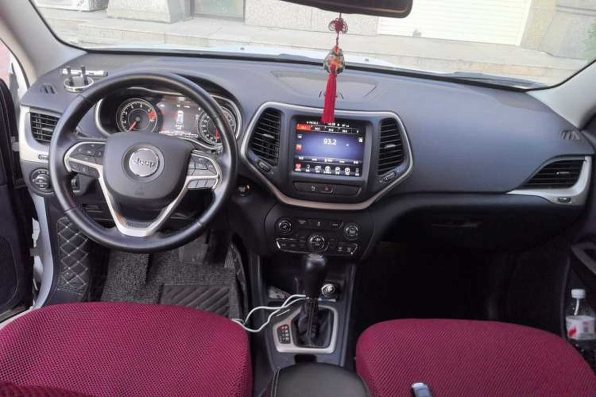 Used Jeep Cherokee 2016 2.0L Superior Edition Center Console