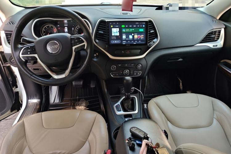 Used Jeep Cherokee 2016 2.0L Superior Edition Center Console