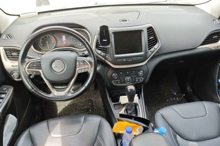 Used Jeep Cherokee 2016 2.0L Superior Edition Center Console