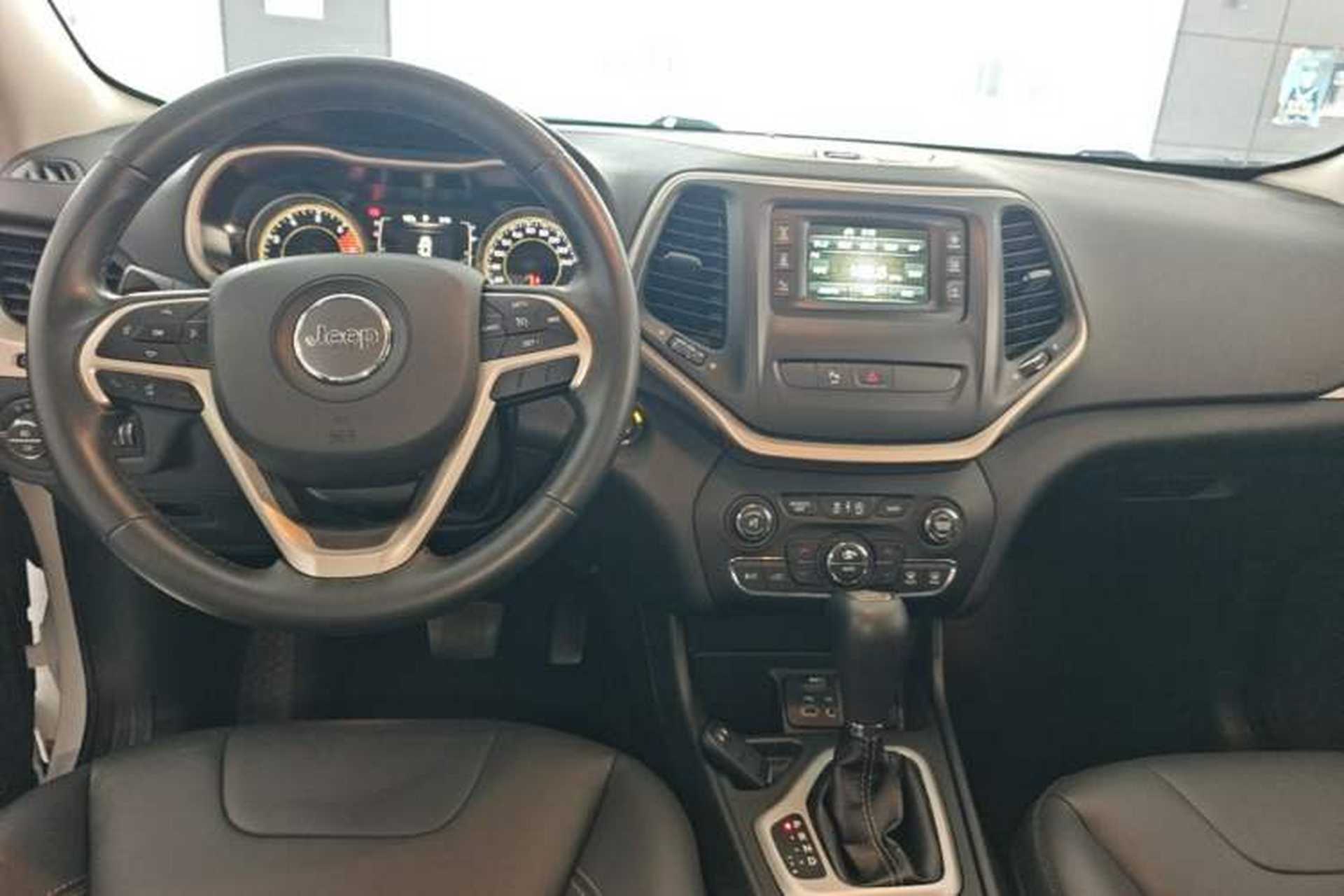 Used Jeep Cherokee 2016 2.4L Leading Edition Center Console