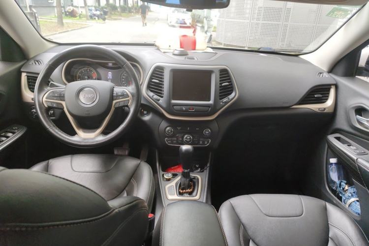 Used Jeep Cherokee 2016 2.0L Superior Edition Center Console