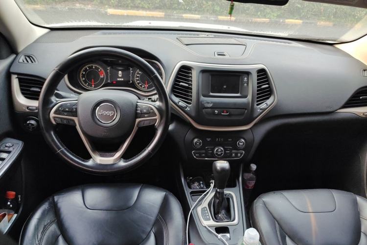 Used Jeep Cherokee 2016 2.4L Leading Edition Center Console