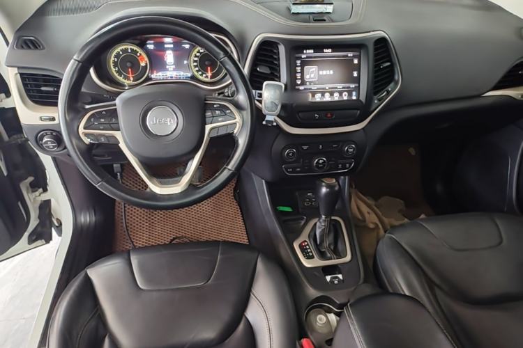 Used Jeep Cherokee 2016 2.0L Superior Edition Center Console