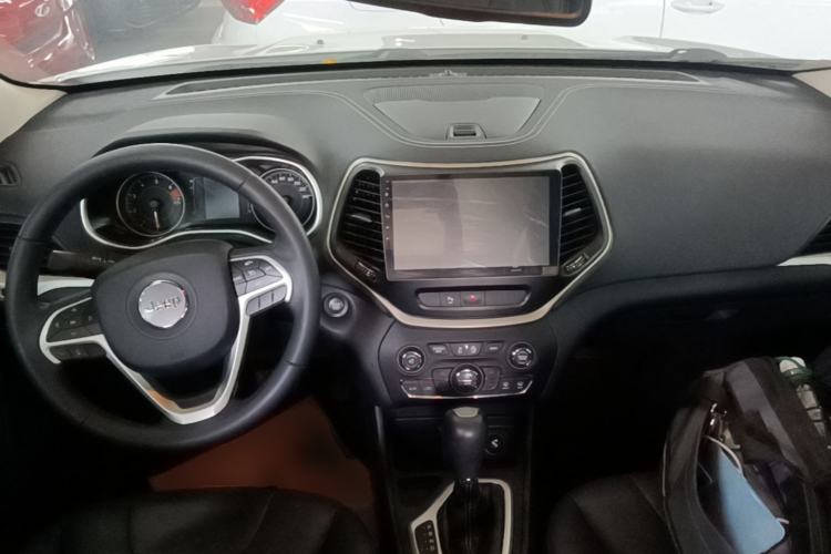 Used Jeep Cherokee 2016 2.4L Leading Edition Center Console