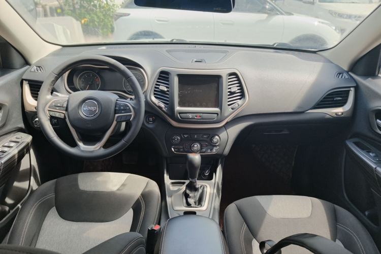 Used Jeep Cherokee 2016 2.0L Smart Version Center Console
