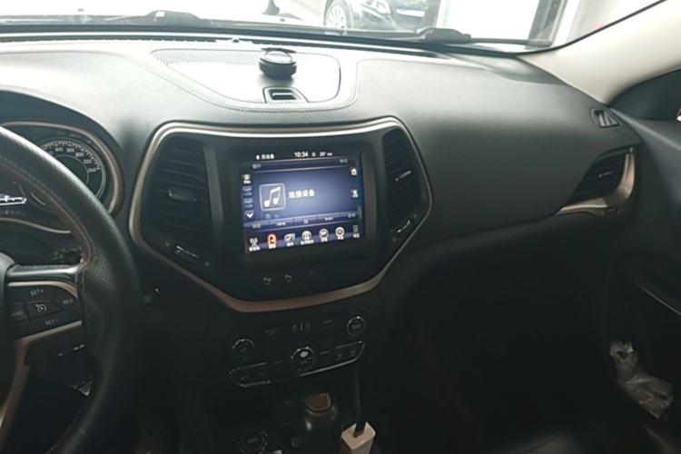 Used Jeep Cherokee 2016 2.4L Superior Edition Center Console