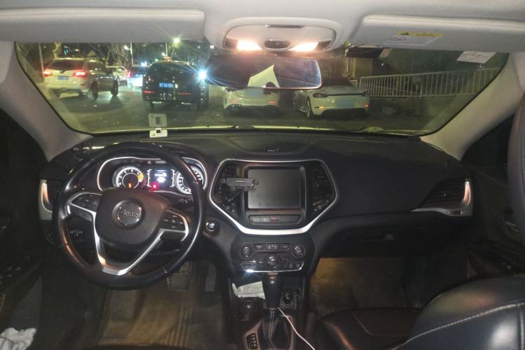 Used Jeep Cherokee 2016 2.4L Professional Edition Center Console