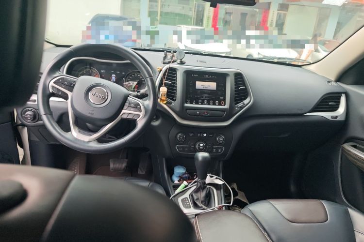 Used Jeep Cherokee 2016 2.4L Leading Smart Version Center Console