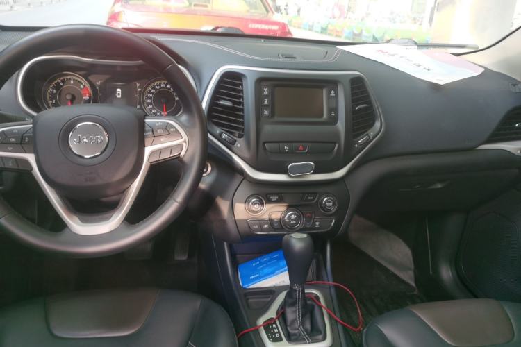 Used Jeep Cherokee 2016 2.4L Leading Edition Center Console