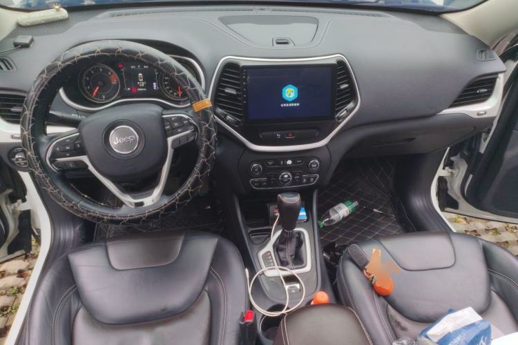 Used Jeep Cherokee 2016 2.4L Leading Edition Center Console