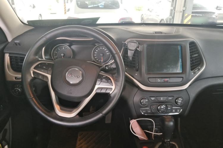 Used Jeep Cherokee 2016 2.0L Superior Edition Center Console